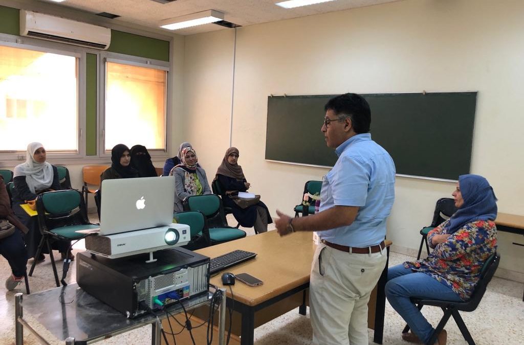 يوم تعريفي لطلبة الدراسات بقسم علم الأدوية