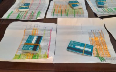 إدارة المسجل العام تقوم بتوزيع بطاقات المنحة الدراسية لطلبة الإعداد