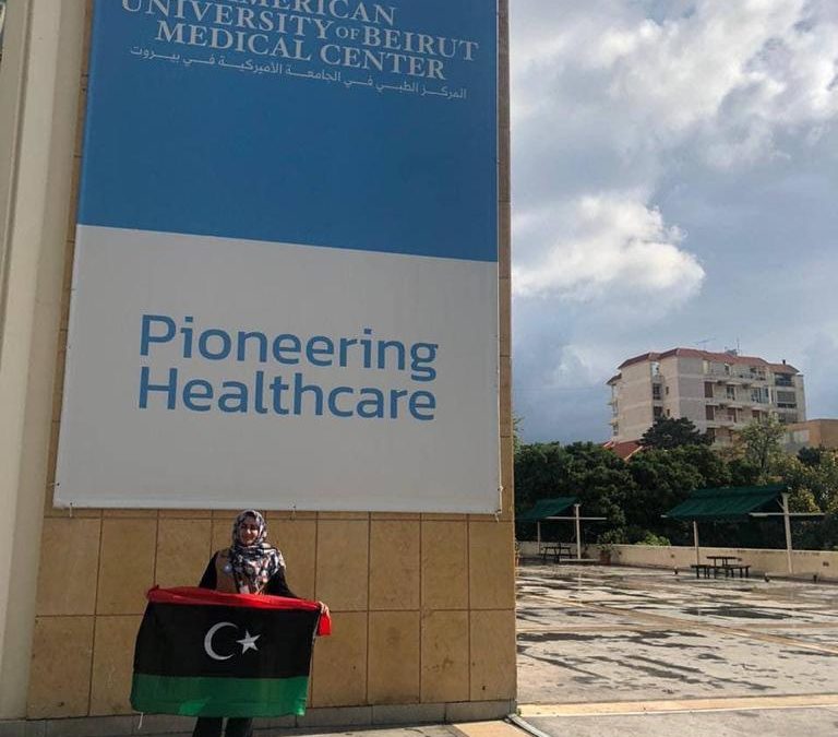 الطالبة ألاء بورقيعة تمثل جامعة بنغازي  في المخيم الإقليمي التدريبي