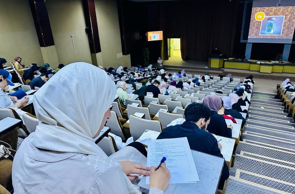 الامتحان العملي لطلبة قسم علم الجراثيم يصل إلى 1000طالب وطالبة