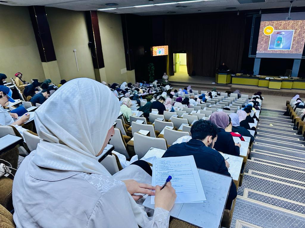 الامتحان العملي لطلبة قسم علم الجراثيم يصل إلى 1000طالب وطالبة