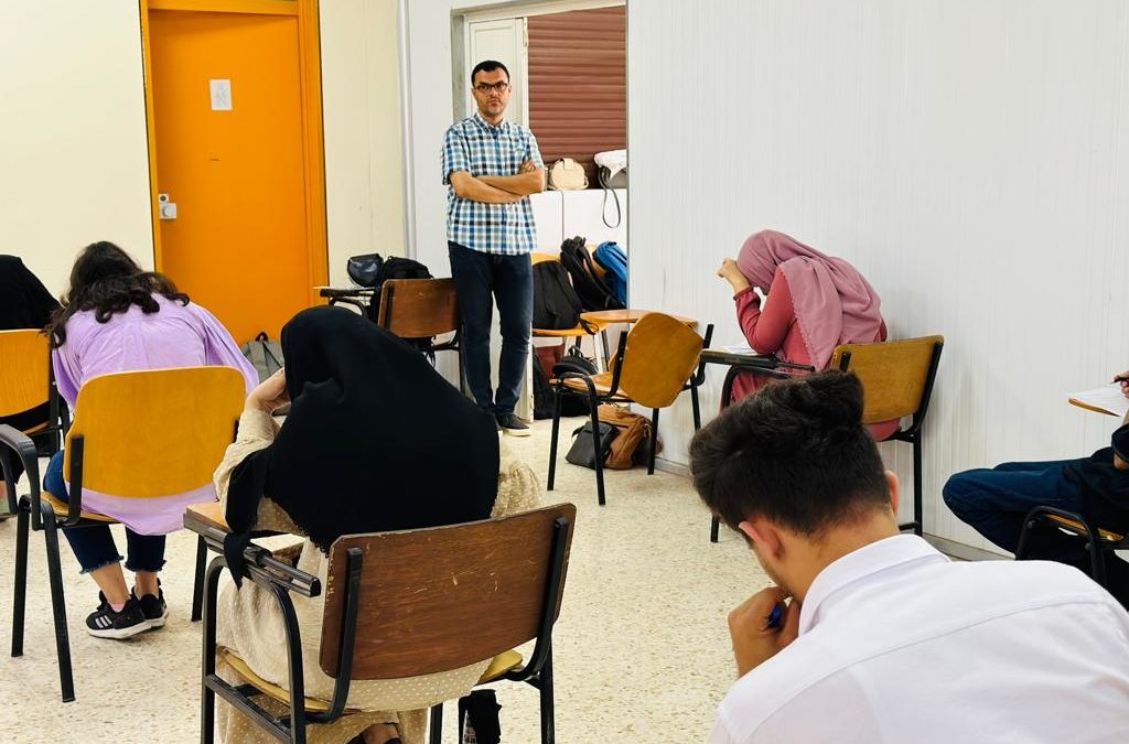 السنة الأولى لكلية الطب تختتم امتحاناتها بمادة الأنسجة