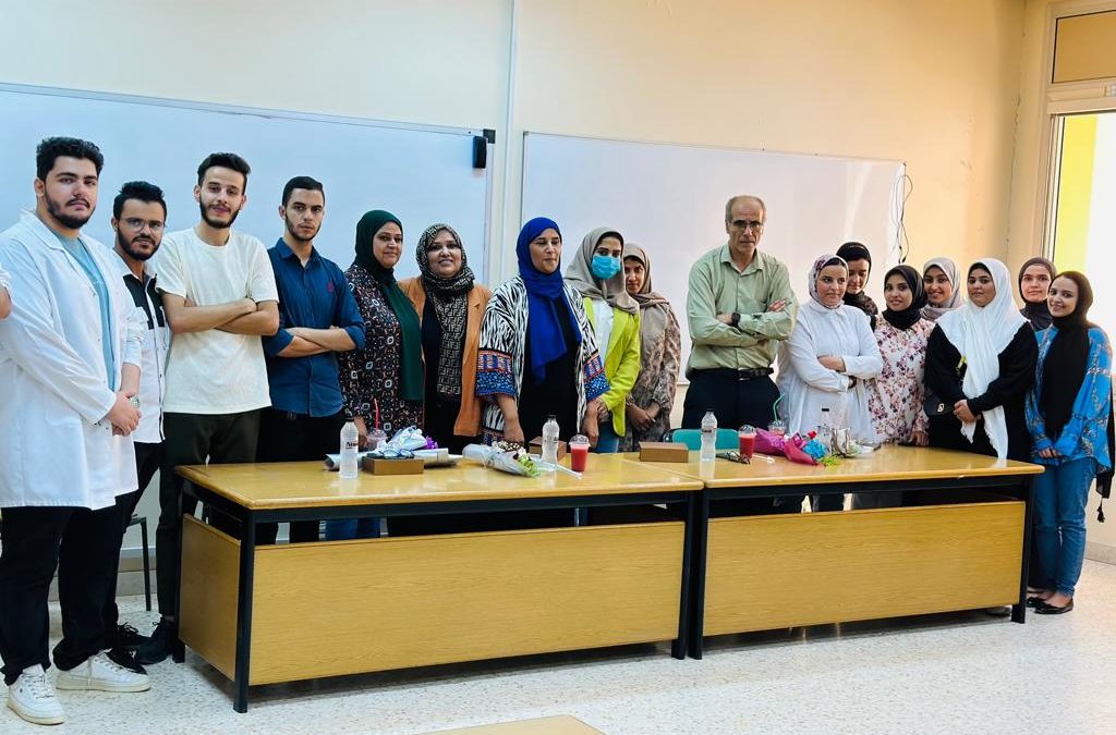 رئيس اتحاد طلبة الدفعة 49 بشري يكرم رؤساء الأقسام عن جهودهم خلال السنتين الماضيتين
