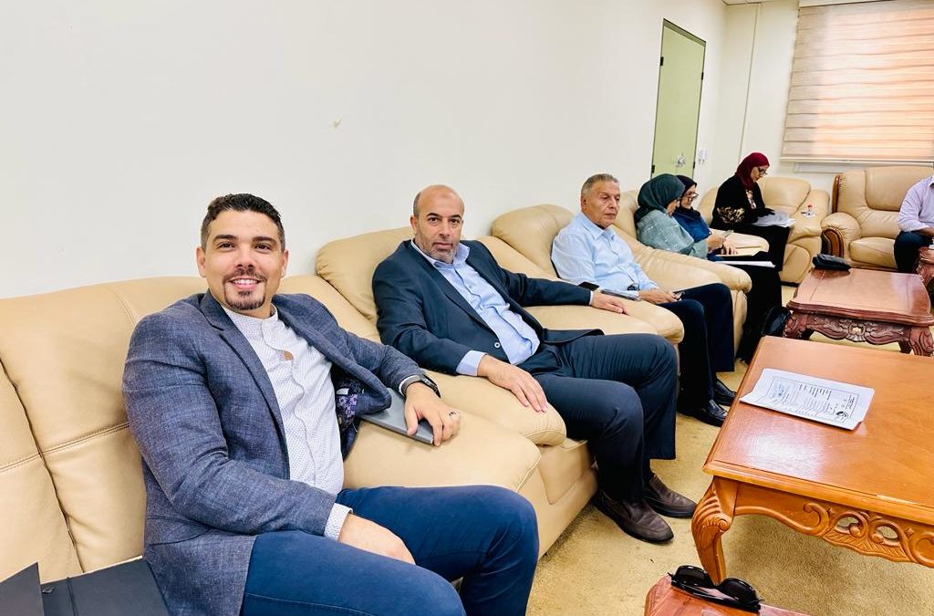 “اجتماع لجنة الاعتماد بكلية الطب البشري لمناقشة مواضيع الاعتماد الأكاديمي”