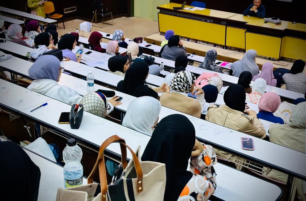 “جامعة بنغازي تنظم جلسة تعلم مبنية على فريق (TBL) حول موضوع السل”