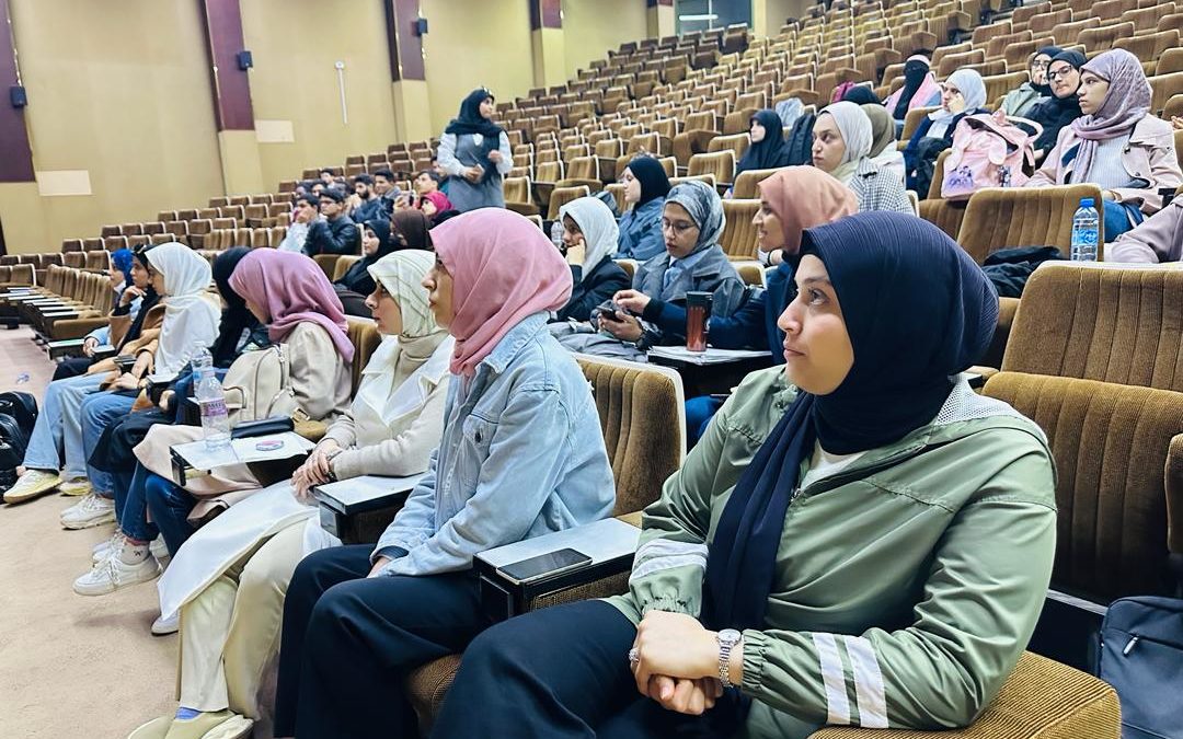 قسم الكيمياء الحيوية في كلية الطب ينتقل إلى نمط التعليم التفاعلي مع طلاب السنة الأولى