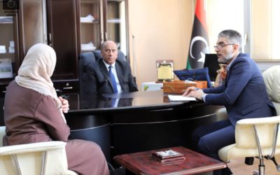 اجتماع بين عميد كلية الطب بجامعة بنغازي وممثلي الهيئة العربية للتعليم الطبي الرقمي وأكاديمية الفلاح