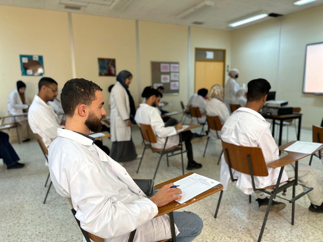 WhatsApp Image 2024-04-28 at 4.32.38 PM انطلاق امتحان العملي لمادة الأنسجة في كلية الطب بحضور 617 طالبًا وطالبة