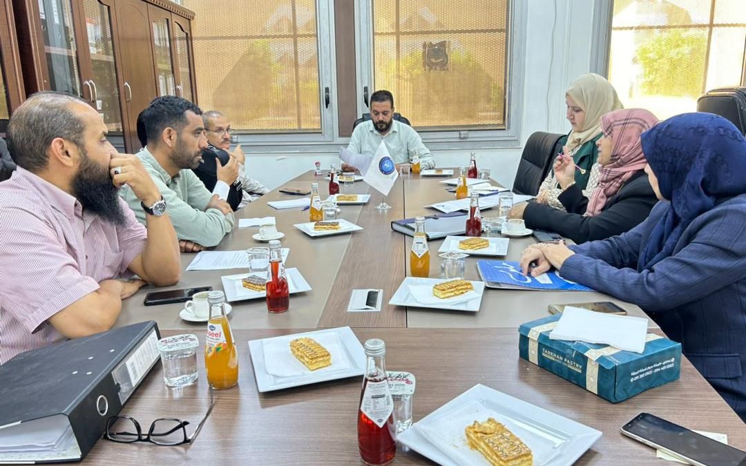 فريق ضمان الجودة وتقييم الأداء يزور قسم المشروعات بمجمع الكليات الطبية