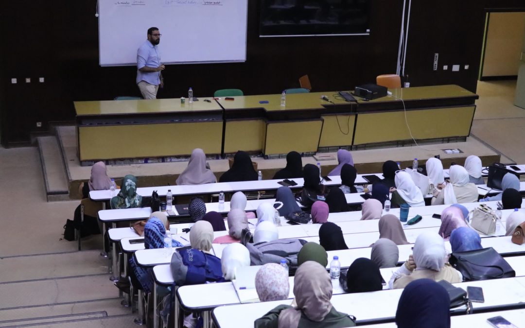 محاضرة تعريفية في مادة الباطنة للدفعة الـ48 بكلية الطب جامعة بنغازي