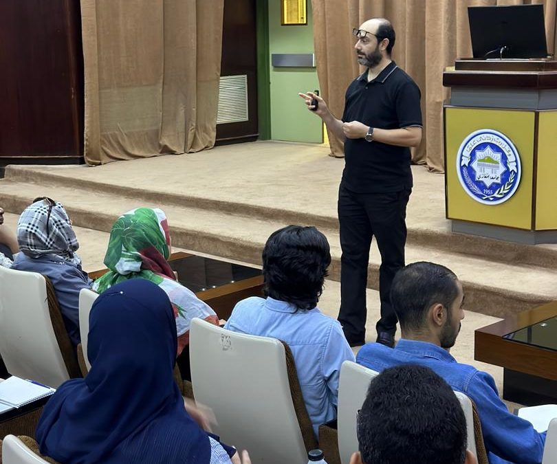 كلية الطب بجامعة بنغازي تنظم محاضرة حول “كيفية تجهيز سؤال البحث”