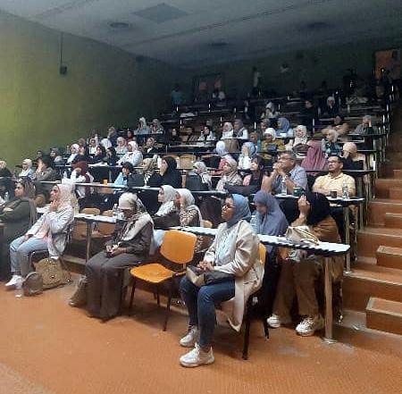 قسم طب الأسرة والمجتمع يطبق نشاط الفصل المقلوب مع طلبة السنة الرابعة