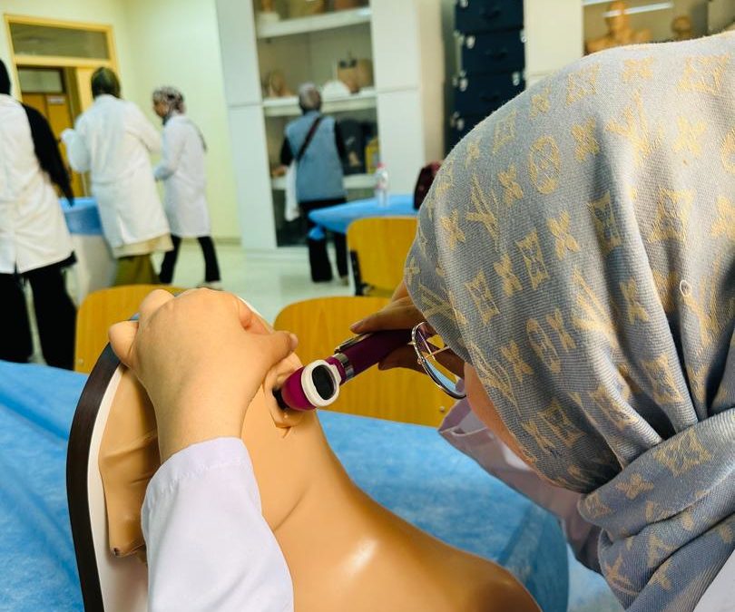 التدريس السريري لقسم الأنف والأذن والحنجرة بمركز المحاكاة والمهارات السريرية