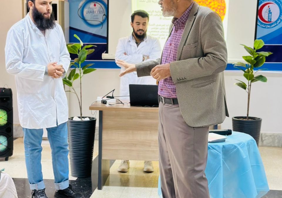 طلبة الامتياز بقسم طب الأسرة والمجتمع يشاركون في اليوم العلمي لمرضى السكر
