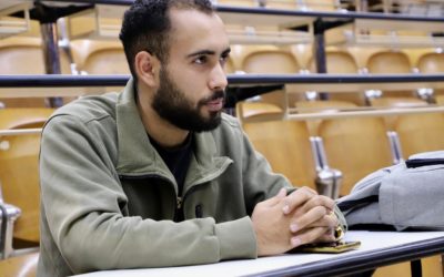 قسم الأنسجة يقدم محاضرة “الفصل المقلوب” لطلبة سنة أولى طب