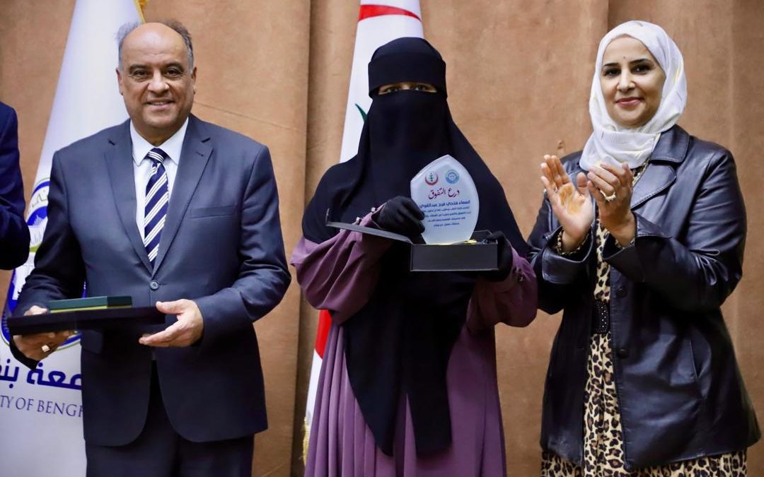 كلية الطب تُكرم الطلبة الأوائل