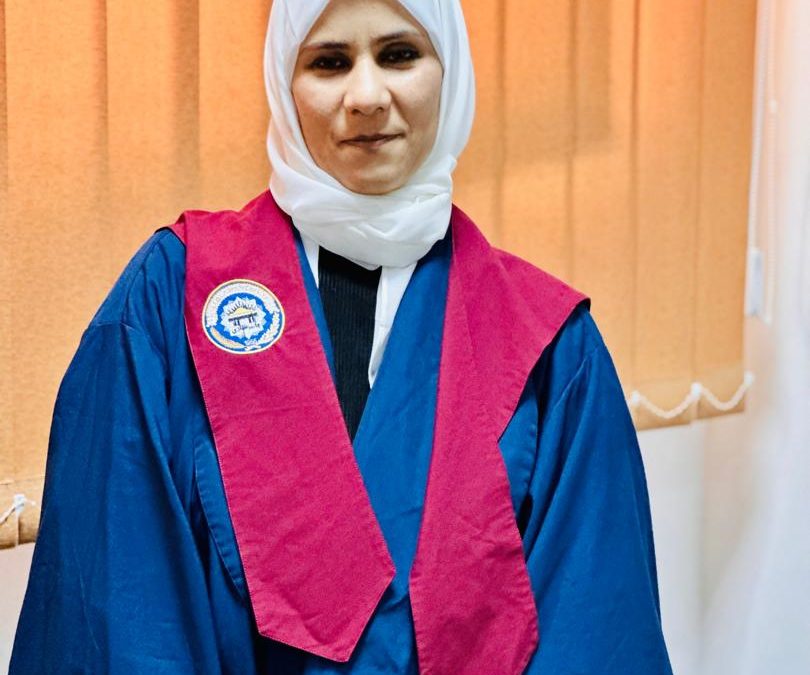 مقارنة بين بضع المصرة الشرجية الداخلية الجانبي والعلاج بالجليسريل ثلاثي النترات لعلاج الشرخ المزمن