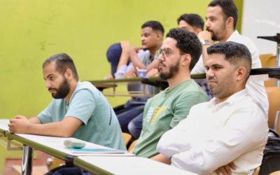 كلية الطب تواصل تفعيل برنامج “تعليم الأقران” لتنمية مهارات طلاب الطب