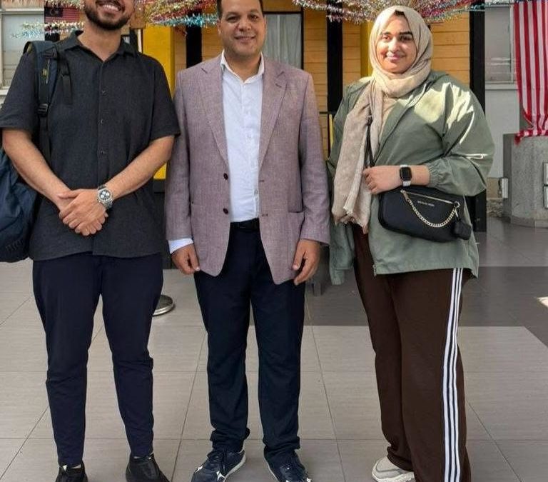 كلية الطب تهنئ خريجيها الطبيبة على اجتياز امتحان عضوية الكلية الملكية للجراحين