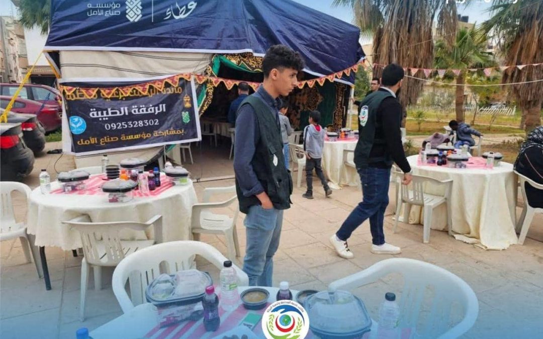مكتب خدمة المجتمع والبيئة بكلية الطب البشري والطلبة يشاركون في تجهيز موائد الرحمن