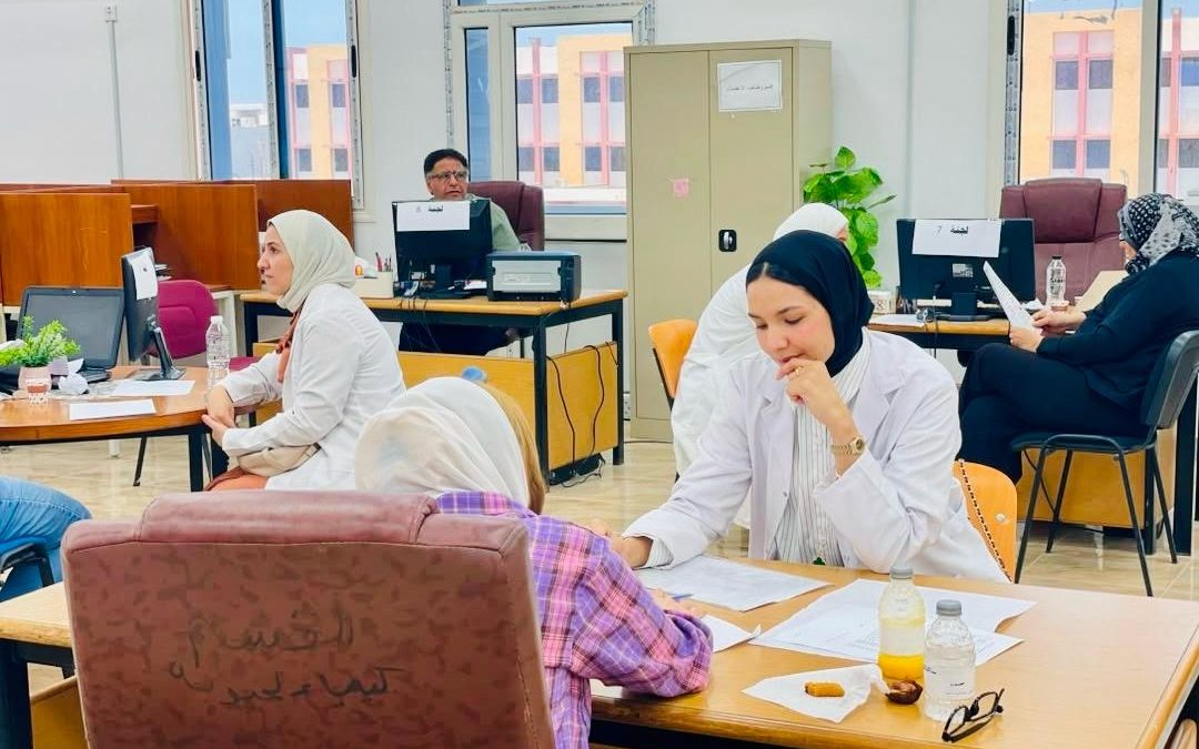 الامتحان الشفهي لمادة علم الأدوية بكلية الطب يُجرى وسط أجواء من الانضباط والشفافية