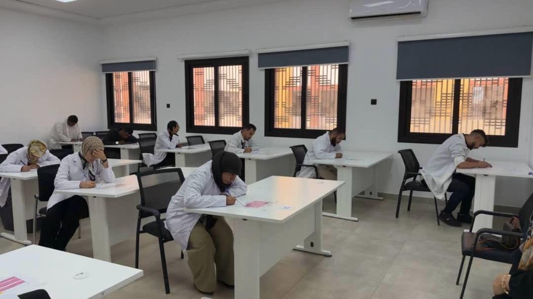 كلية الطب البشري تختتم امتحانات الدور الثاني لطلاب السنة الأولى